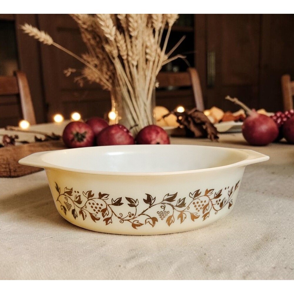 Vintage 1959 Pyrex Golden Grapes 2 1/2 Qt  Oval Casserole Dish  #045